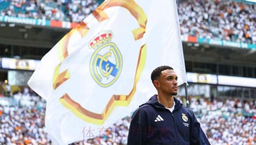 库尔图瓦-阿诺德的任意球和角球在另一个水平